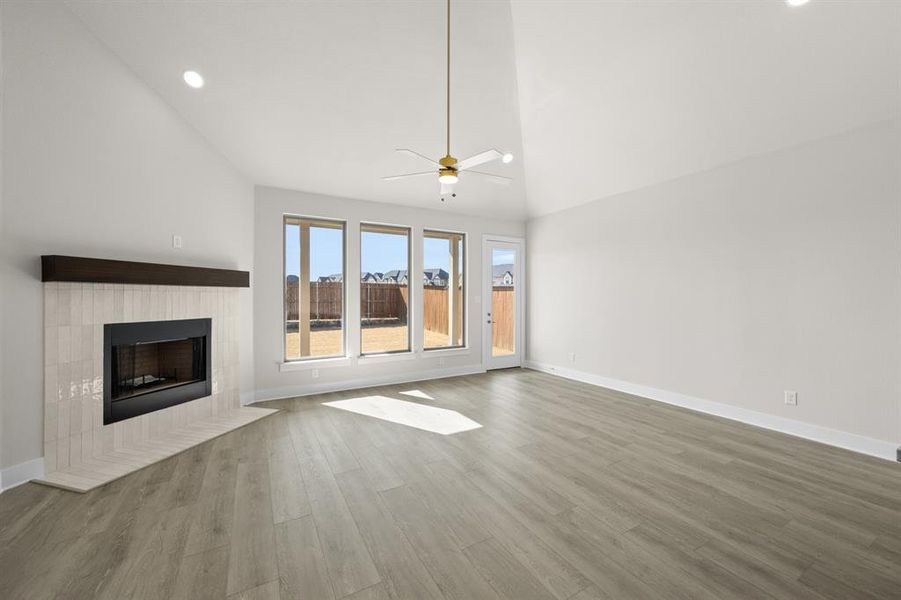 Spacious, unfurnished interior of a new home in The Retreat - Phase 1, Waxahachie (Image 29).