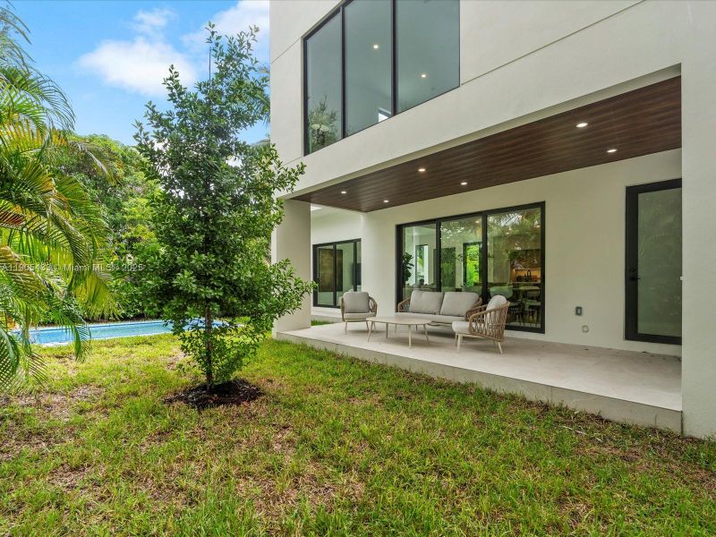 Exterior details and patio area of a home in , Miami (Image 31).