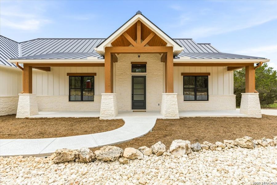 Exterior details and patio area of a home in , Canyon Lake (Image 27).