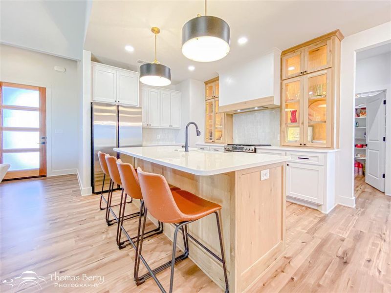 Large 8 foot island that allows for additional space for eating or entertaining.