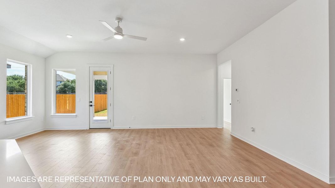 Spacious, unfurnished interior of a new home in Rosenbusch Ranch, Leander (Image 18).