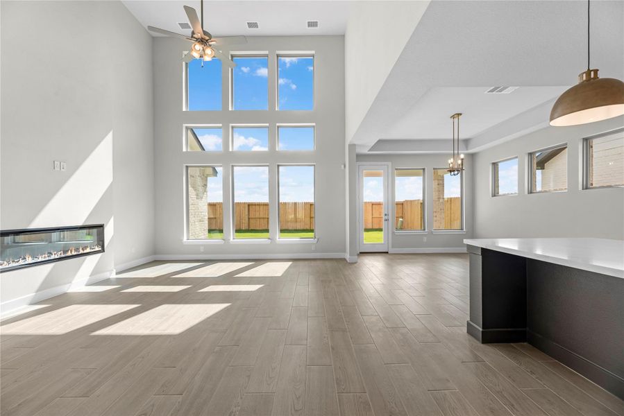 Spacious, unfurnished interior of a new home in Cross Creek West, Fulshear (Image 20).