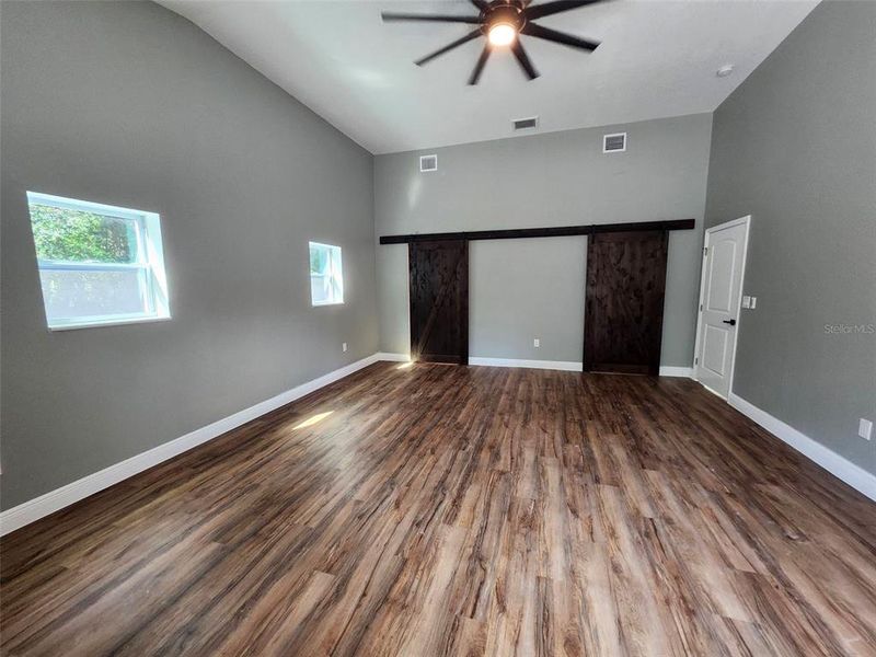 Spacious, unfurnished interior of a new home in , Hudson (Image 27).