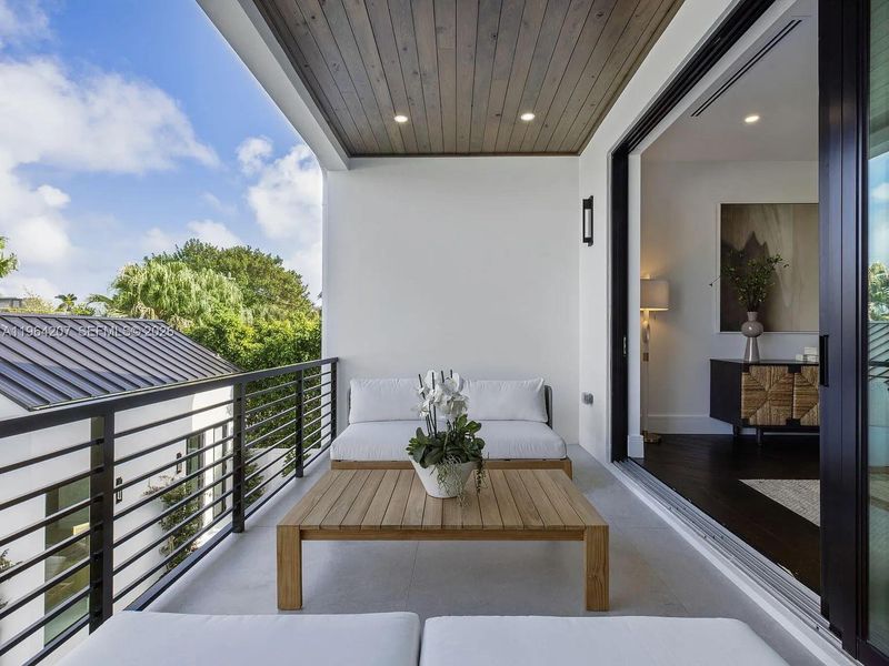 Exterior details and patio area of a home in , West Palm Beach (Image 28).