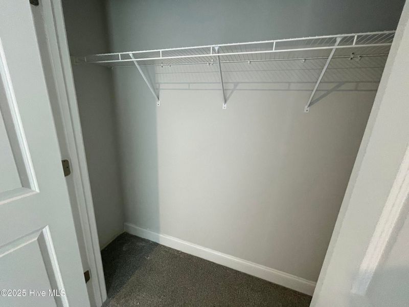 Spacious, unfurnished interior of a new home in Mill Creek Cove, Bolivia (Image 11).