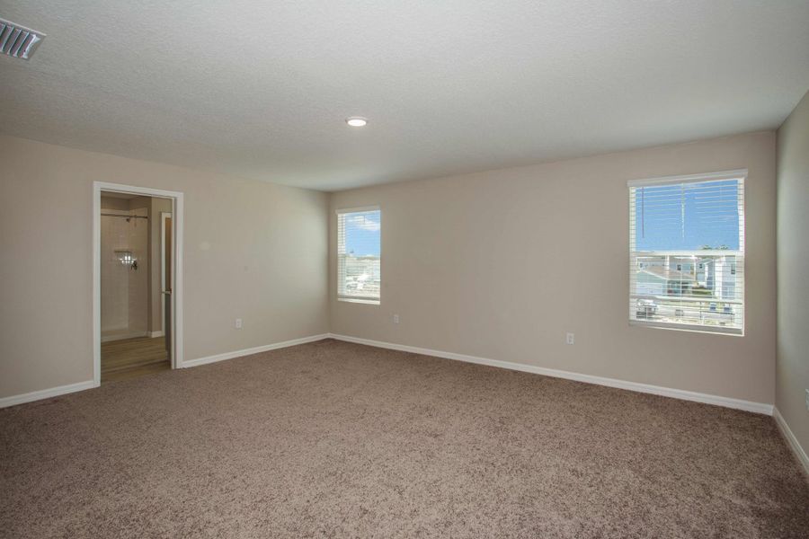 Spacious, unfurnished interior of a new home in Villa Mar, Winter Haven (Image 16).