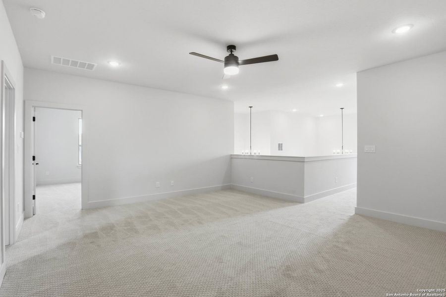 Spacious, unfurnished interior of a new home in Kinder Ranch 70's, San Antonio (Image 28).