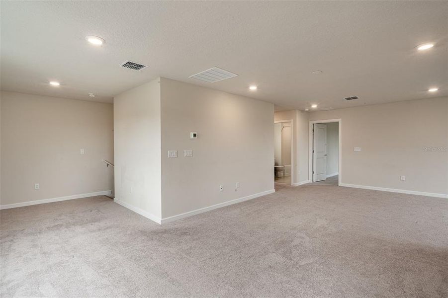 Spacious, unfurnished interior of a new home in Willow Ridge, Montverde (Image 37).