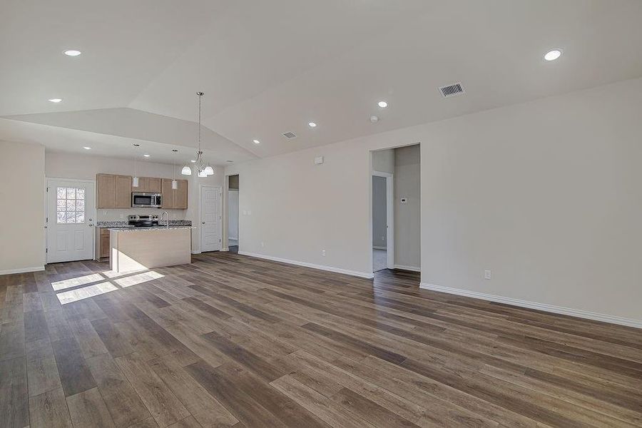 Spacious, unfurnished interior of a new home in , Fort Worth (Image 13).