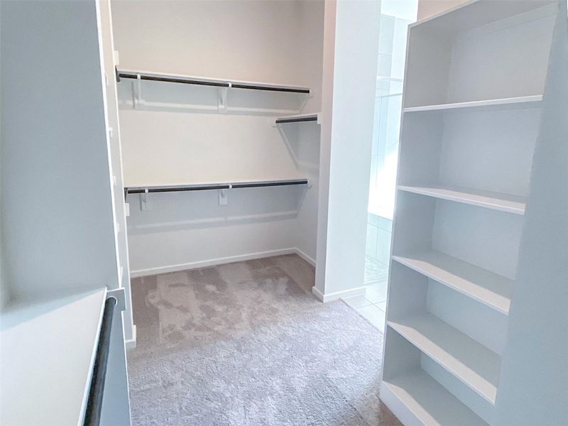 Spacious, unfurnished interior of a new home in Canterra Creek  60', Rosharon (Image 13).