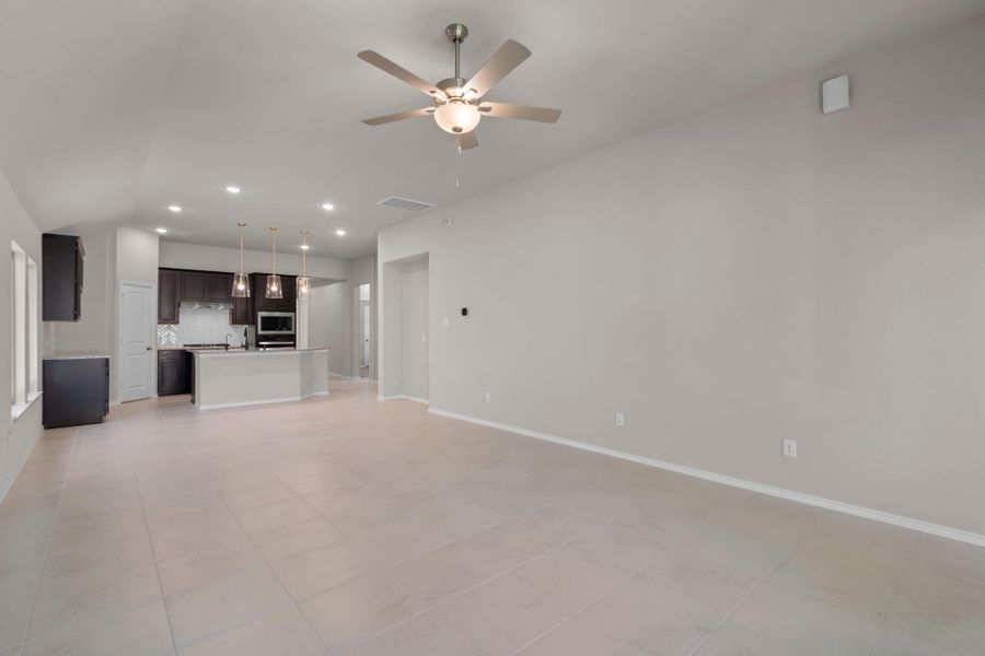 Spacious, unfurnished interior of a new home in Grand Central Park, Conroe (Image 16).