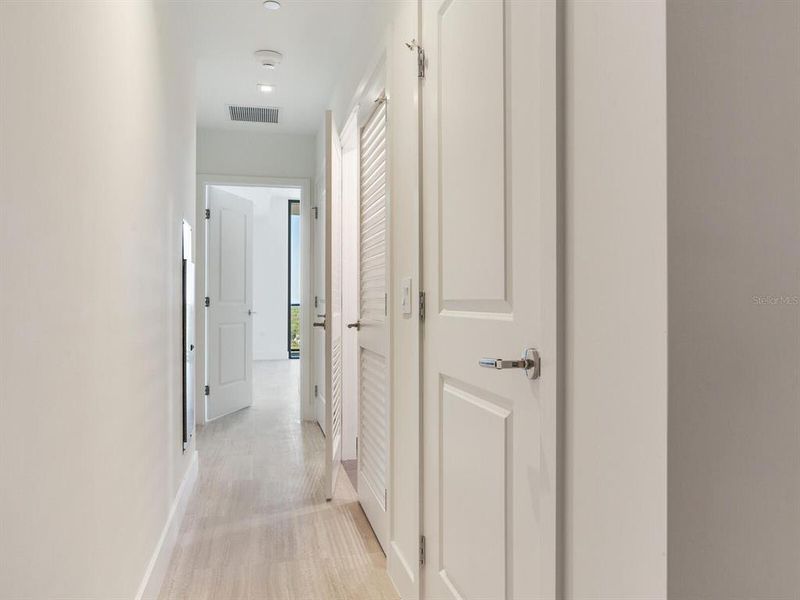 Spacious, unfurnished interior of a new home in , Tampa (Image 28).