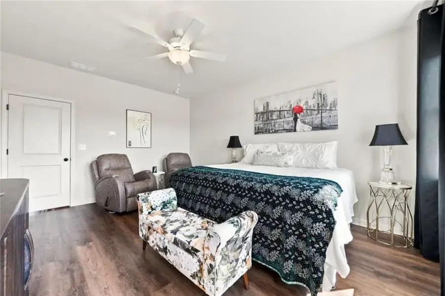 Furnished interior view inside a new home in , Jasper (Image 36).