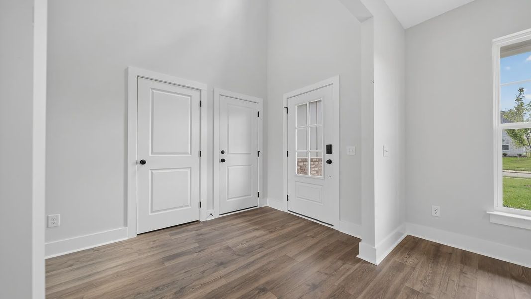 Spacious, unfurnished interior of a new home in McClure Farms, Columbia (Image 24).