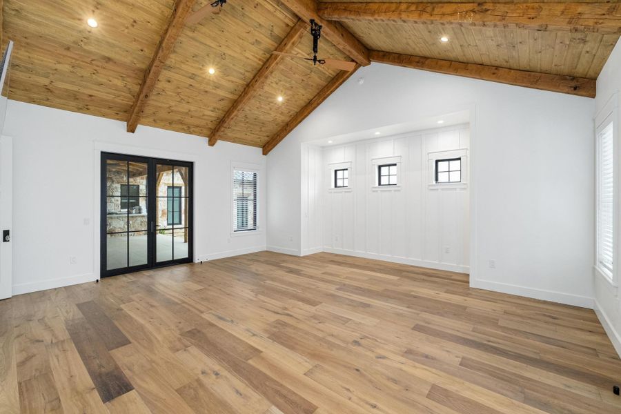 Spacious, unfurnished interior of a new home in , Dripping Springs (Image 19).