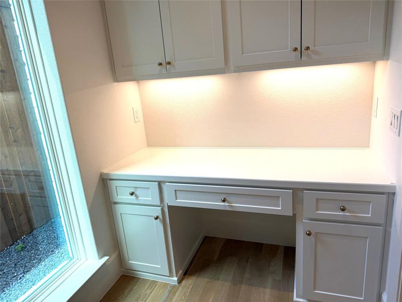 Built-in Desk near the Kitchen