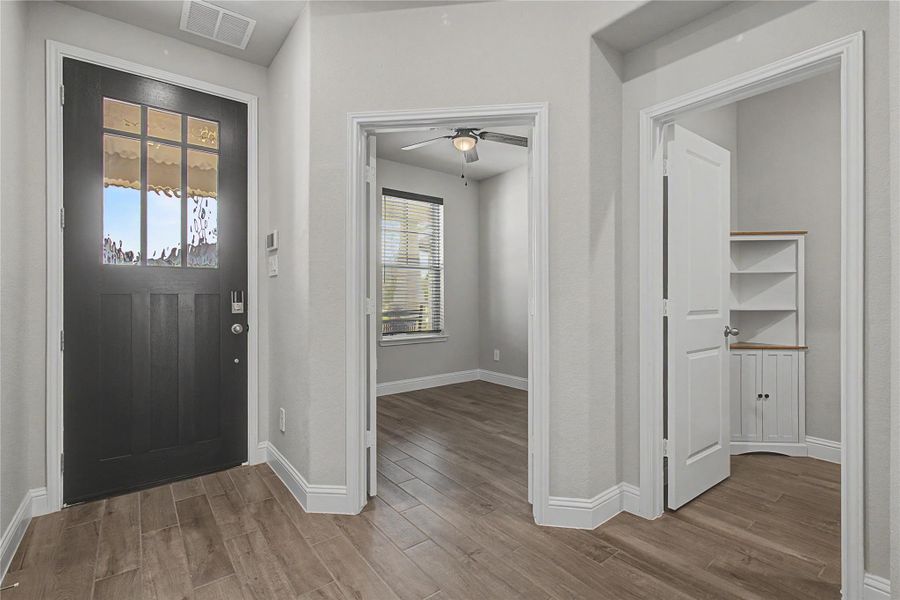 Spacious, unfurnished interior of a new home in , Tomball (Image 30). Spacious, unfurnished interior of a new home in , Tomball (Image 30).