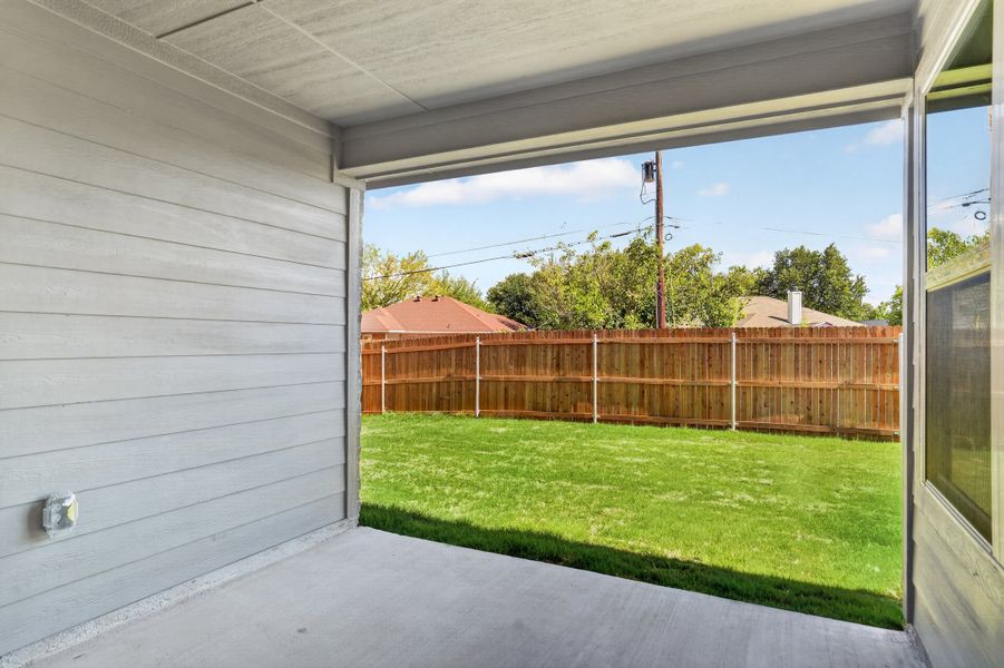 Exterior details and patio area of a home in Craftsman's Corner, Cleburne (Image 25).