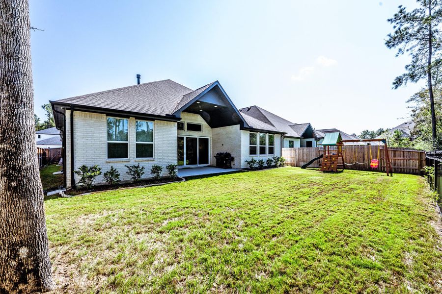 Exterior details and patio area of a home in , Conroe (Image 4).