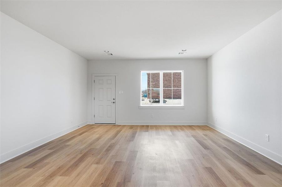 Spacious, unfurnished interior of a new home in , Sanger (Image 19).