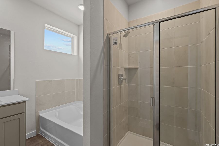 Furnished interior view inside a new home in Hiddenbrooke, Seguin (Image 9).