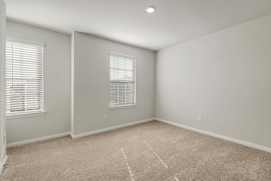 Spacious, unfurnished interior of a new home in Wayside Village, Houston (Image 15).