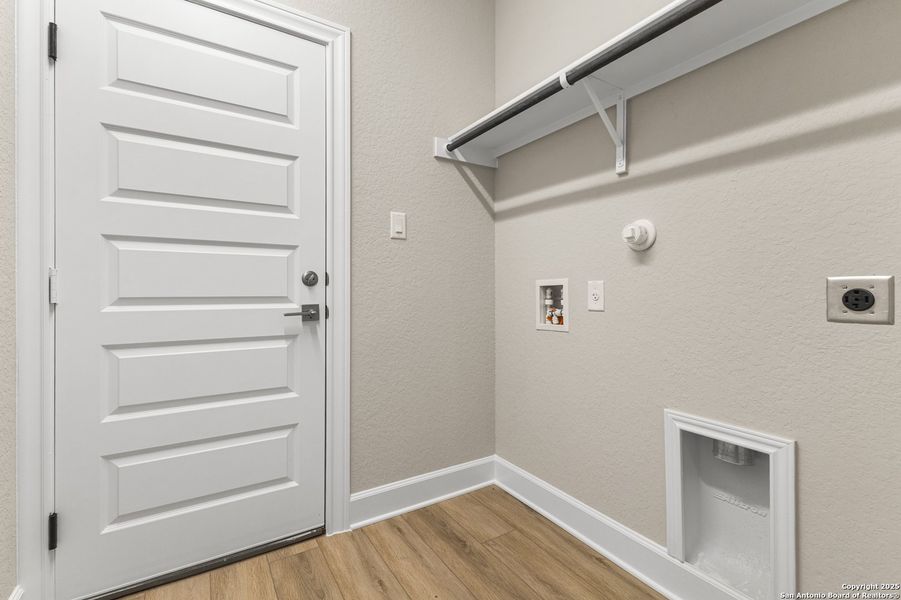 Spacious, unfurnished interior of a new home in The Enclave at Potranco Oaks, Castroville (Image 29).