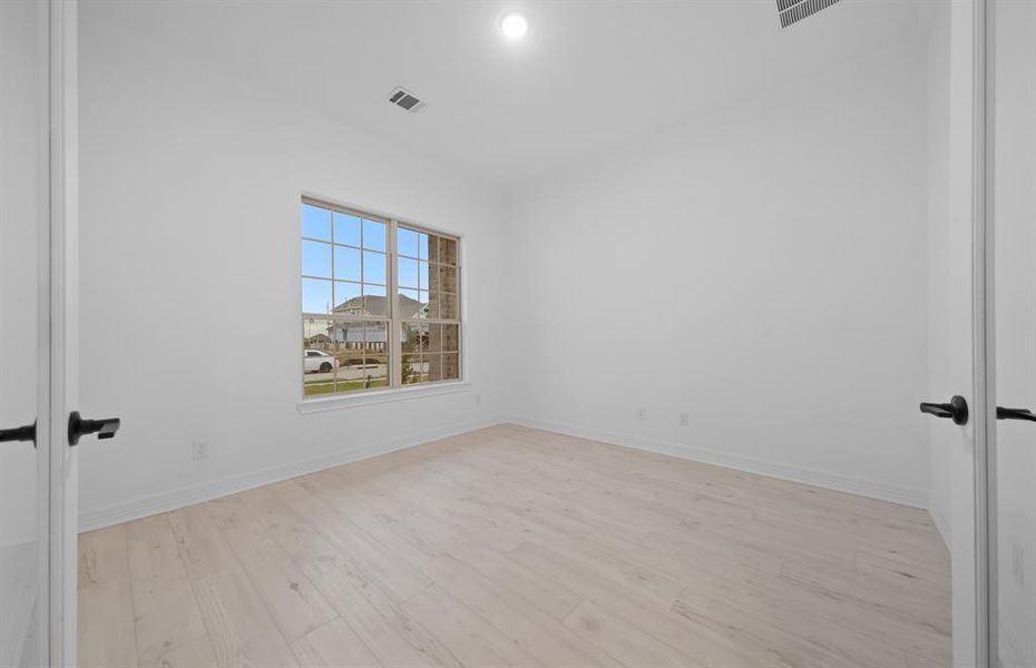 Spacious, unfurnished interior of a new home in Lago Mar, Texas City (Image 7). Spacious, unfurnished interior of a new home in Lago Mar, Texas City (Image 7).