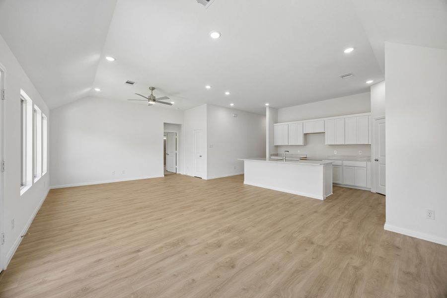 Spacious, unfurnished interior of a new home in Riviera Pines, Huffman (Image 18).