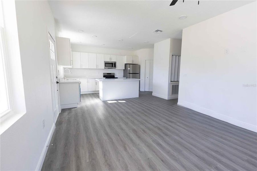 Spacious, unfurnished interior of a new home in , Lake Panasoffkee (Image 10).