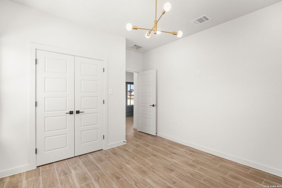 Spacious, unfurnished interior of a new home in , La Vernia (Image 20).