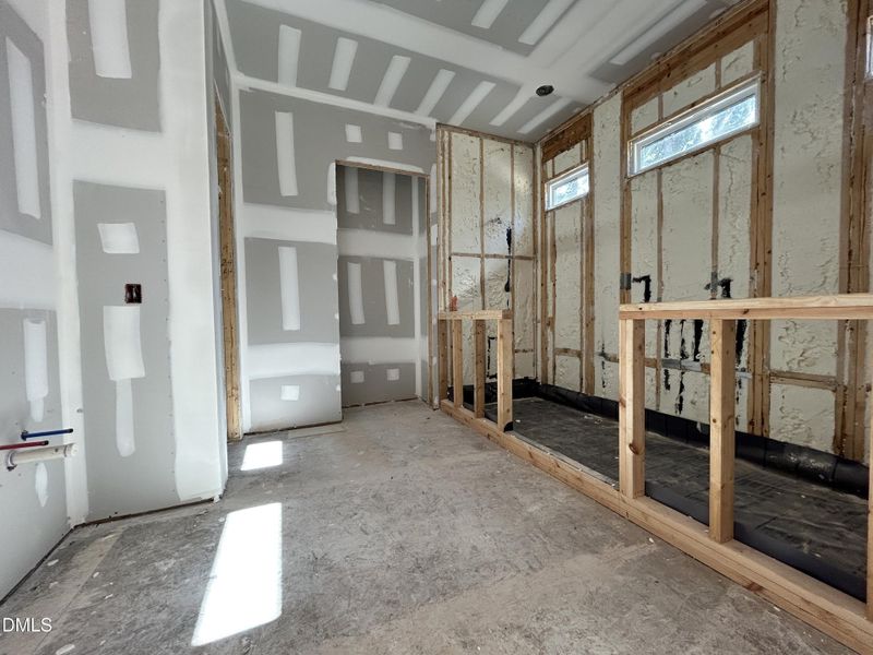 Main Bathroom Main Bathroom