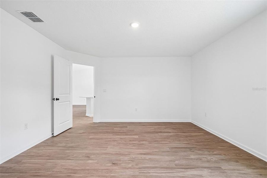 Spacious, unfurnished interior of a new home in , Ocala (Image 22).