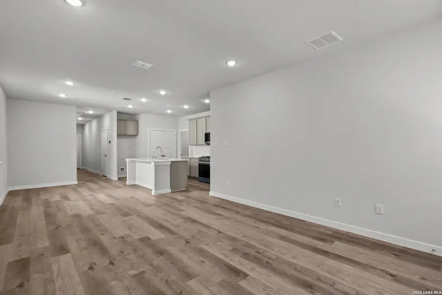 Spacious, unfurnished interior of a new home in Senna, Leon Valley (Image 12).