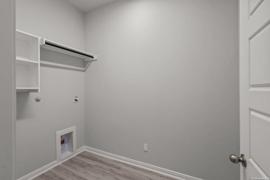 Spacious, unfurnished interior of a new home in Buffalo Crossing, Cibolo (Image 31).