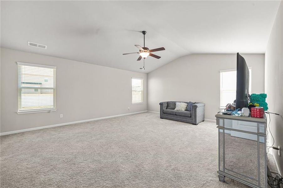 Spacious, unfurnished interior of a new home in Berkeley Lakes, Locust Grove (Image 31).