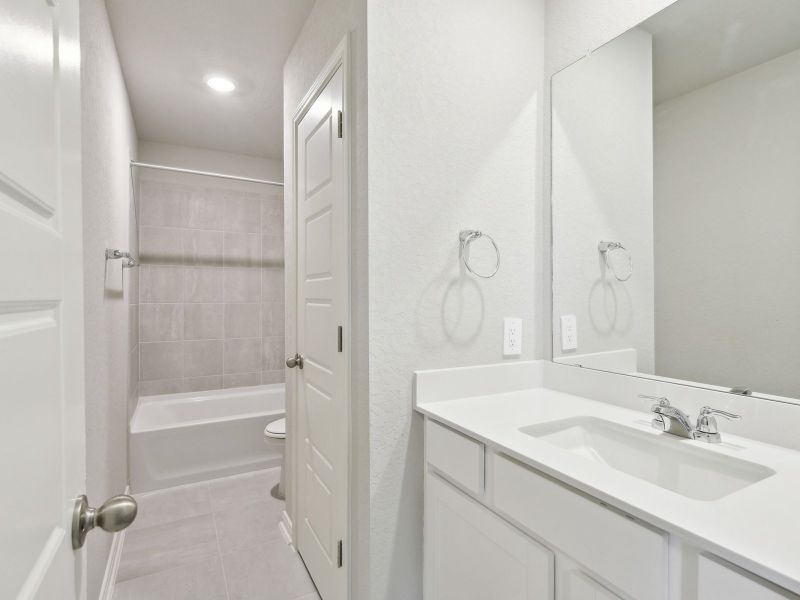 Guest bathroom in the San Jacinto floorplan at a Meritage Homes community.