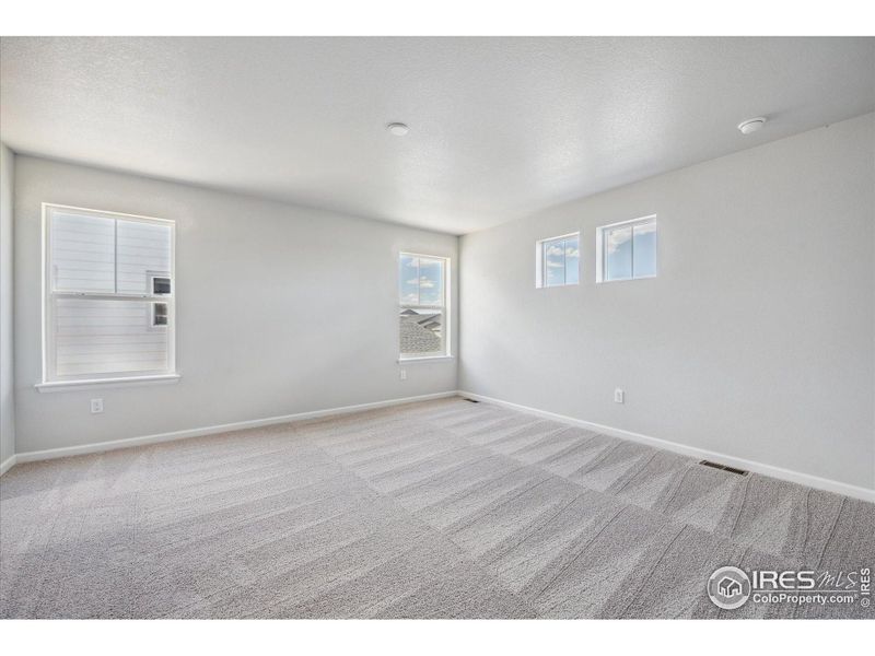 Spacious, unfurnished interior of a new home in Prairie Song, Windsor (Image 13).