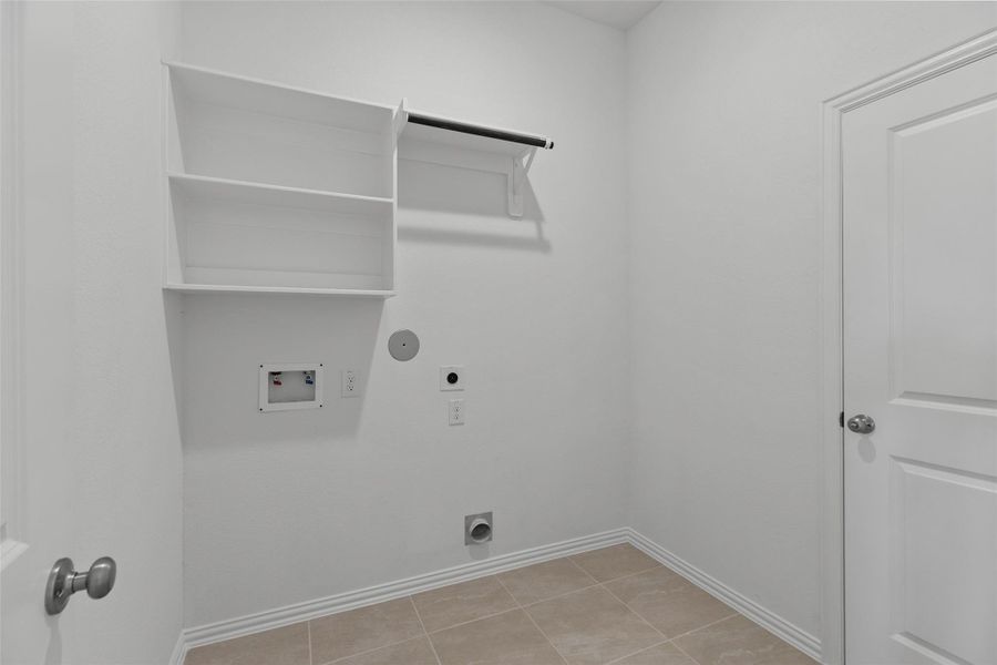 Spacious, unfurnished interior of a new home in Oakwood Estates, Waller (Image 20).