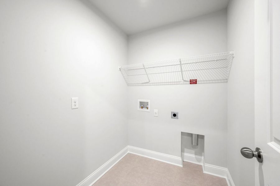 Spacious, unfurnished interior of a new home in Waterways, Richmond Hill (Image 33).