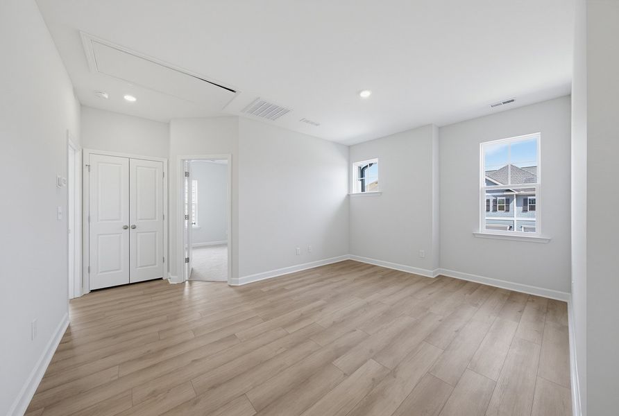 Spacious, unfurnished interior of a new home in Sweetbrier, Durham (Image 25).