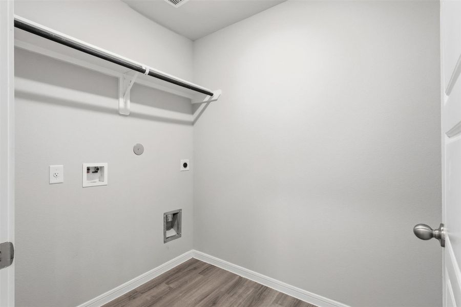 Spacious, unfurnished interior of a new home in , Baytown (Image 22).