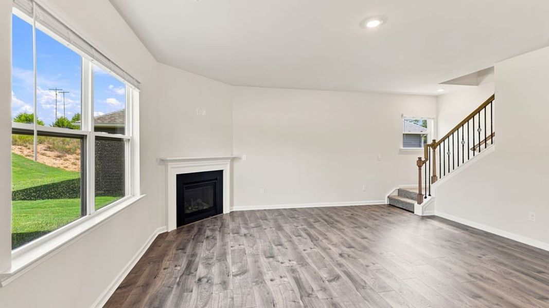 Spacious, unfurnished interior of a new home in Chestnut Ridge, Greenville (Image 26).