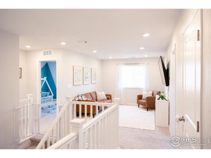 Upstairs Loft Space lots of Flexibility Upstairs Loft Space lots of Flexibility