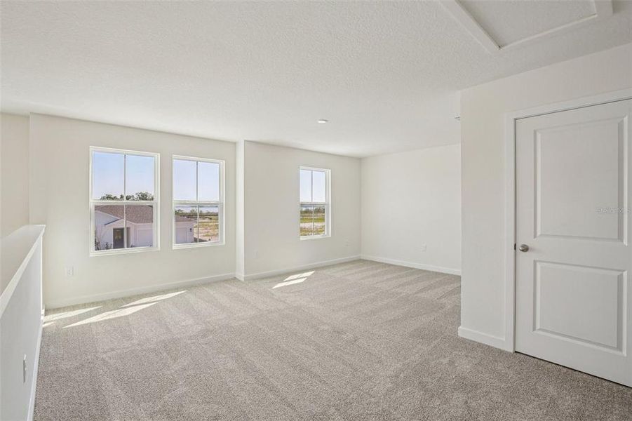 Spacious, unfurnished interior of a new home in Willowbrook North, Winter Haven (Image 29).