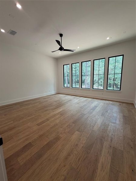 How will you enjoy this Club Room (presided for surround sound) How will you enjoy this Club Room (presided for surround sound)