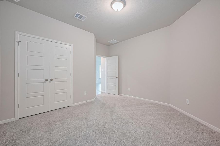 Spacious, unfurnished interior of a new home in Sunterra, Katy (Image 41).