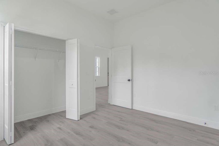 Spacious, unfurnished interior of a new home in , Ocala (Image 20).