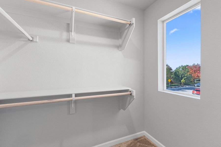 Spacious, unfurnished interior of a new home in Spring Valley, Longmont (Image 26).