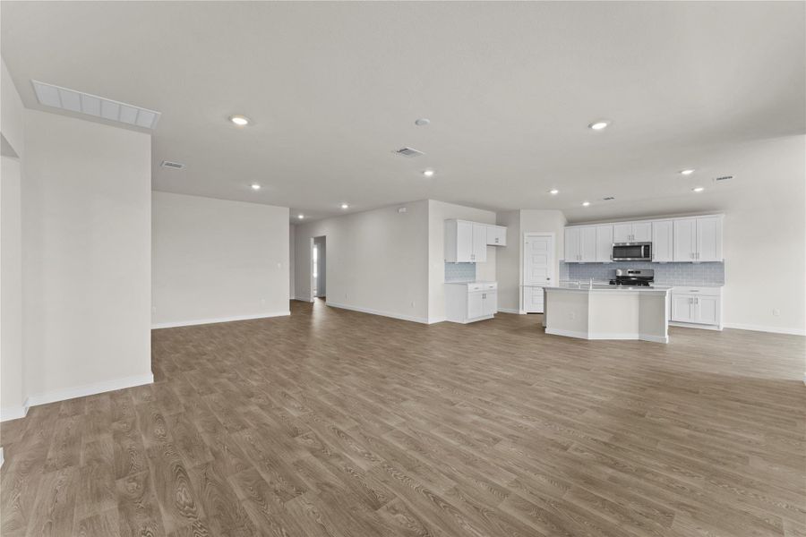Spacious, unfurnished interior of a new home in Hartland Ranch, Lockhart (Image 22).